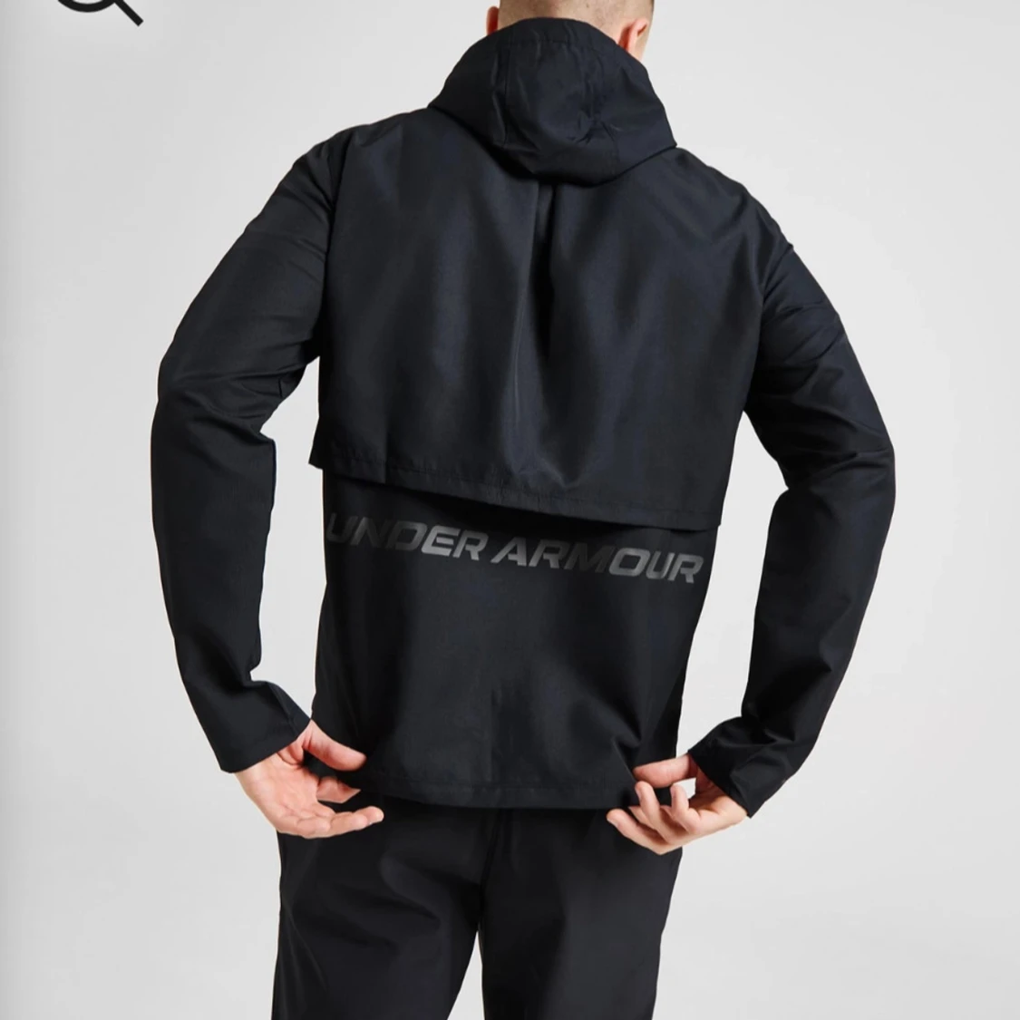 Svart vindjacka från Under Armour (ny pris 900) - 1