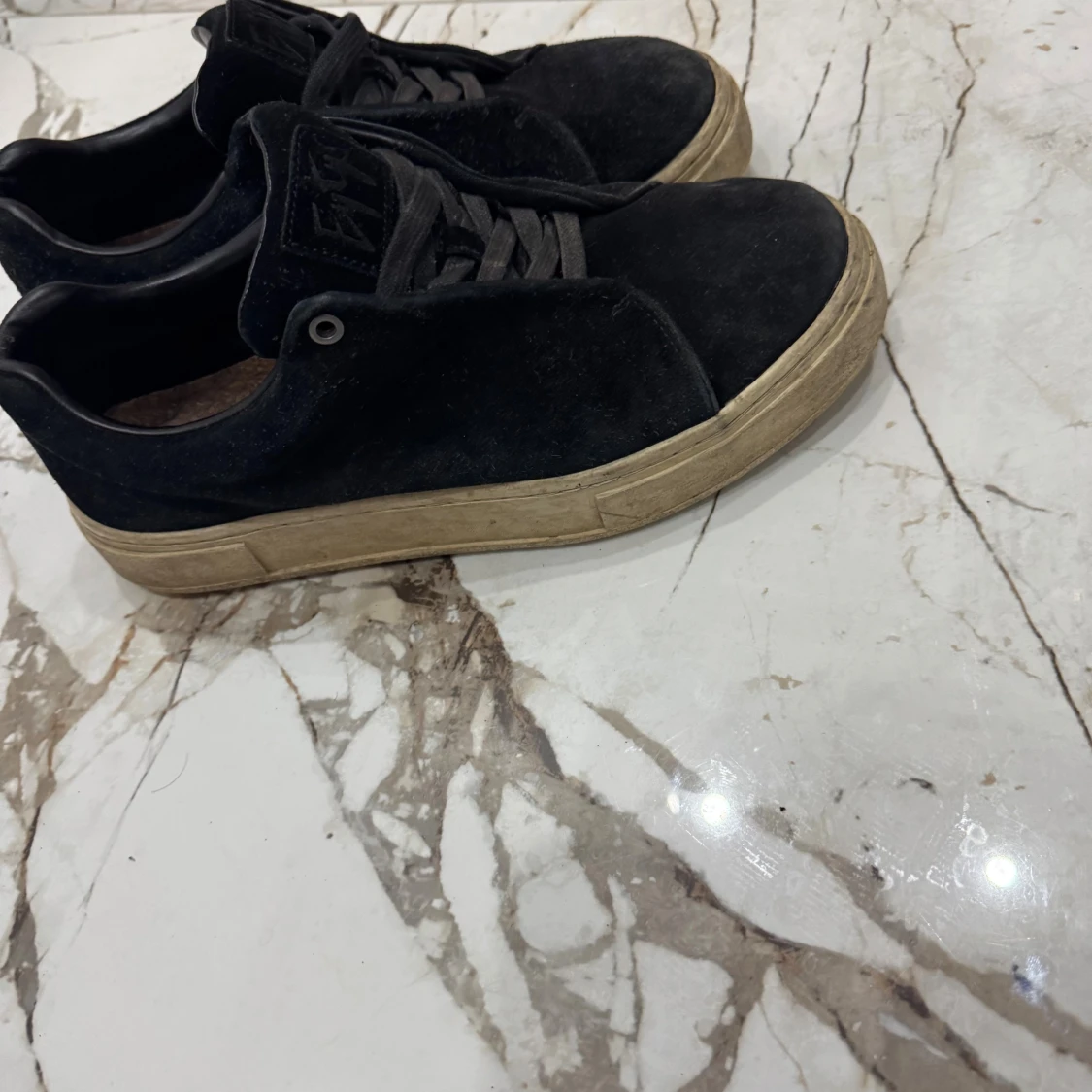 Svarta sneakers från Eytys i mocka - 1