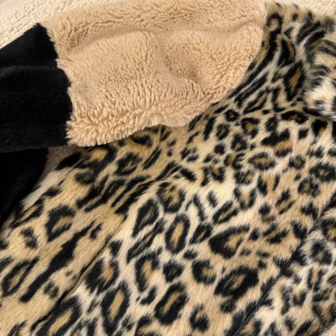 Leopardmönstrad teddyjacka - 3