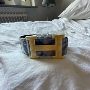 Fint bälte H - Fint blått bälte helt nytt 105cm