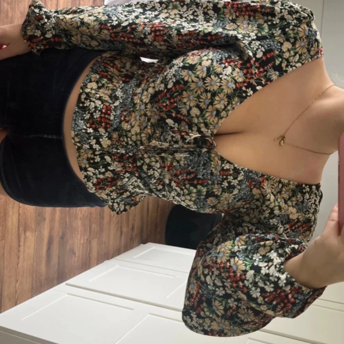 Blommig croppad blus från H&M