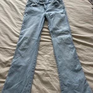 Low waist jeans från Lager 157 - Supersnygga low waist jeans från lager 157🩵storlek s regular