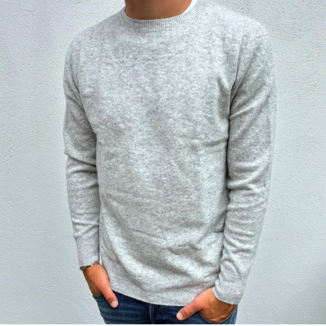 Ljusgrå stickad tröja