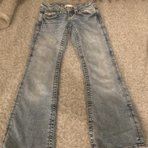 Gina trickot jeens/byxor - Hej jag säljer ett par gina trickot low waste jeens. 