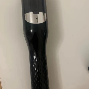 Split end trimmer  - Använd en gång. Laddare följer med