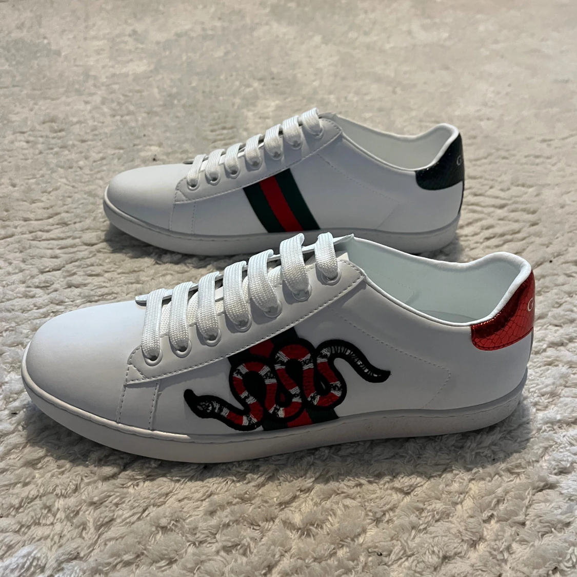 Gucci Ace sneakers med orm och ränder