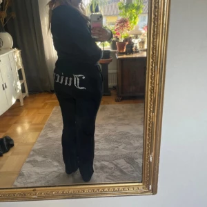 Juicy byxor  - Jätte sköna juicy byxor som tyvärr inte används längre 