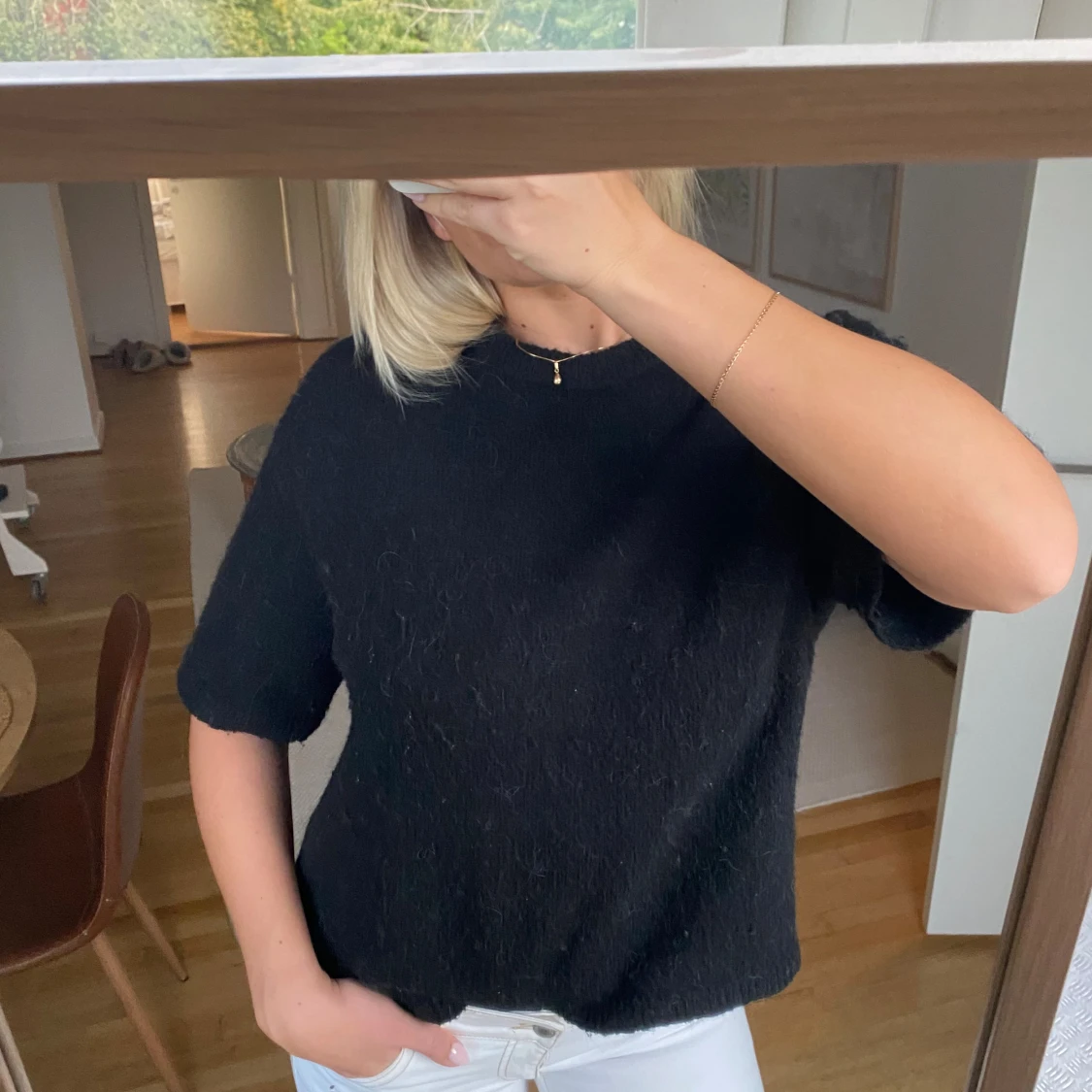 Svart stickad kortärmad tröja - 1