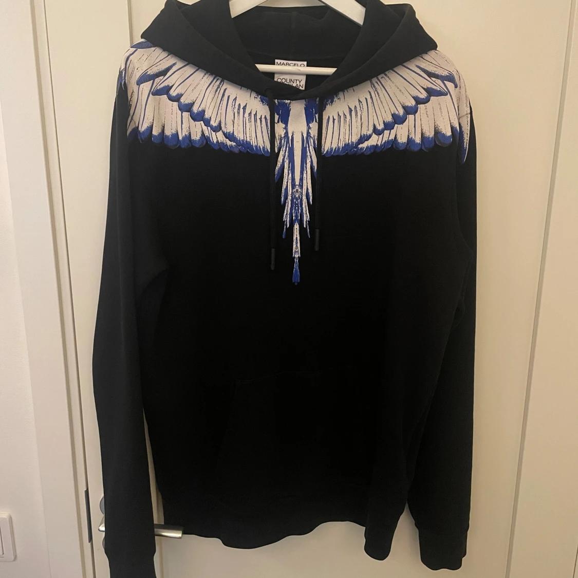 Marcelo Burlon svart hoodie med vingar