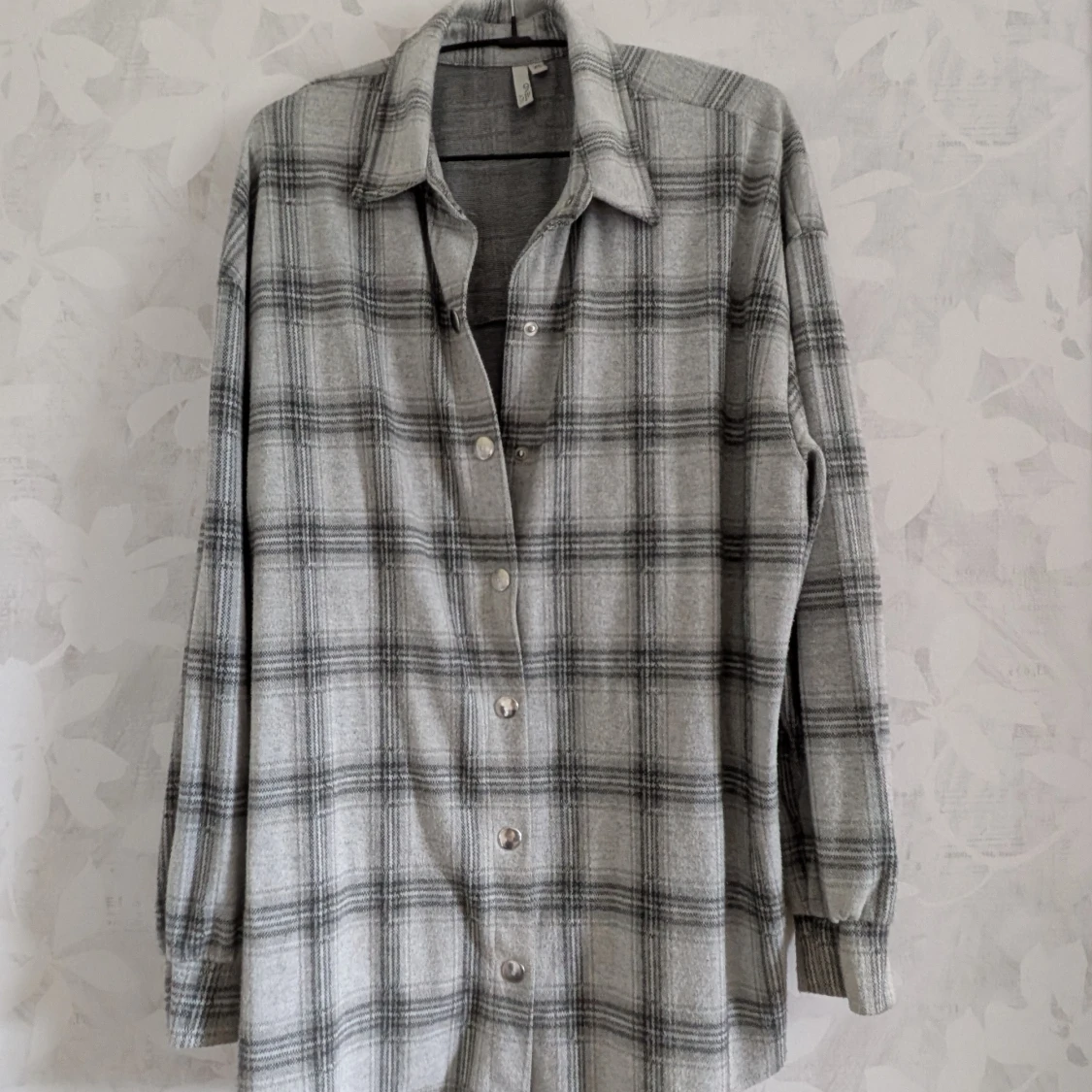 Grå rutig skjorta från NLY Trend XS - 1