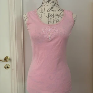 Vintage rosa linne - Vintage rosa linne med spets och pärlor. Skulle passa s-m