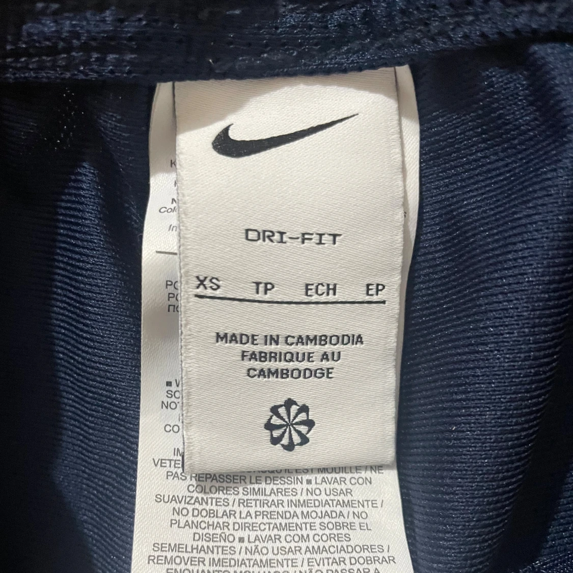 Marinblå Nike träningsjacka XS och marinblå Nike träningsbyxor XS - 3