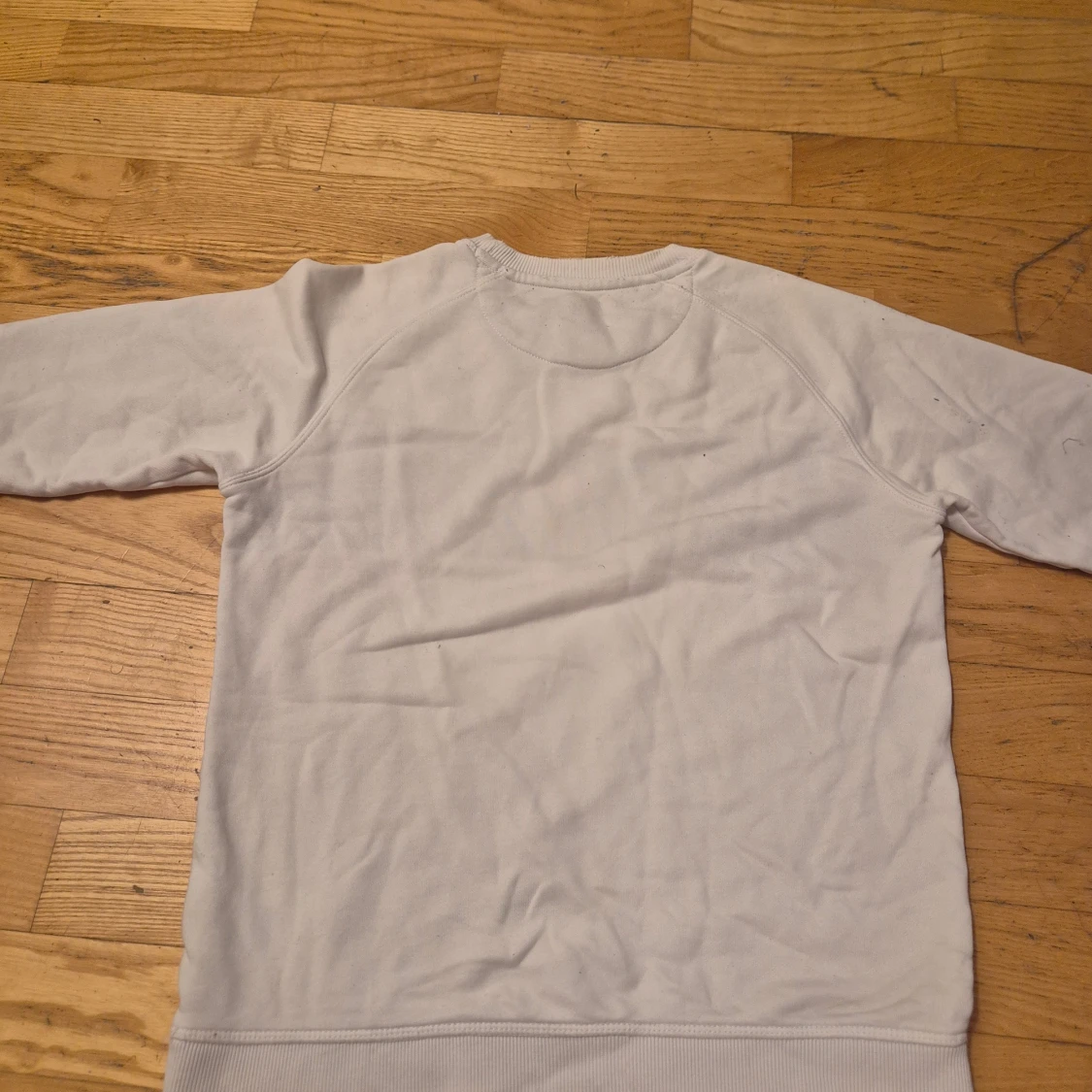 Vit sweatshirt från GANT med logga - 1