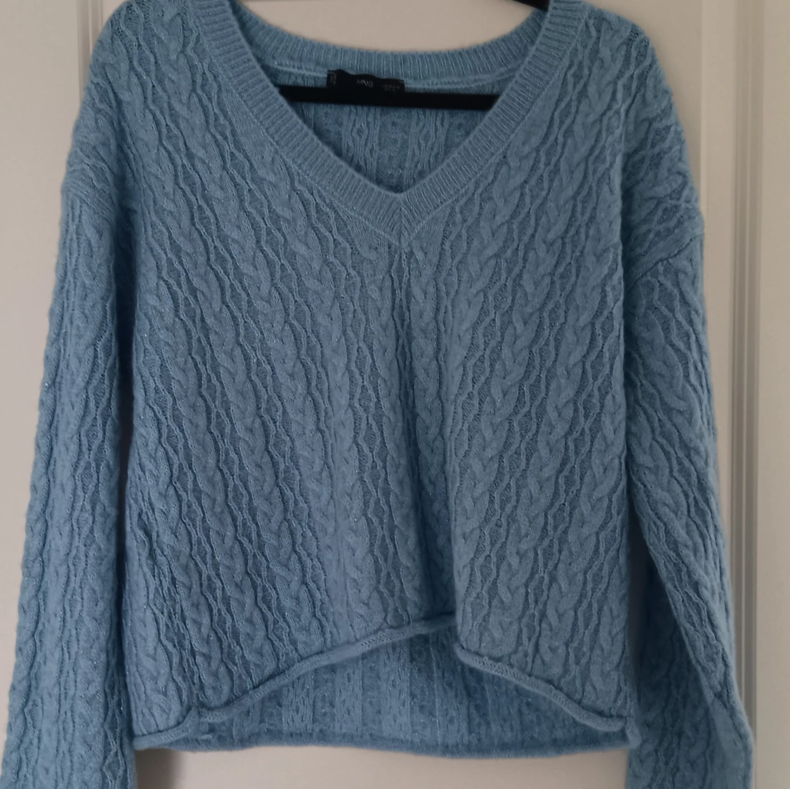Ljusblå stickad tröja från MNG