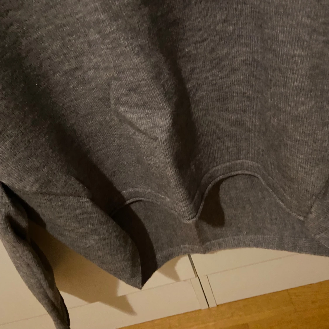 Grå stickad tröja  - 1