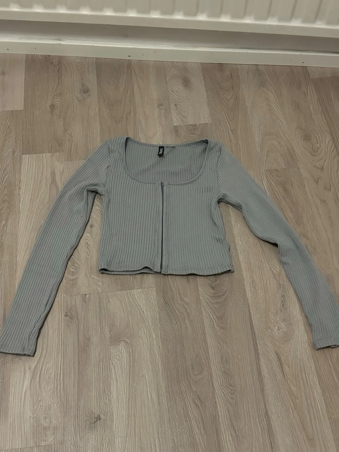 En grå cardigan från h&m - 1