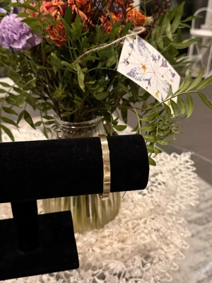 Guld Armband - Helt ny aldrig använd. Rostfritt ståo. Justerbar.