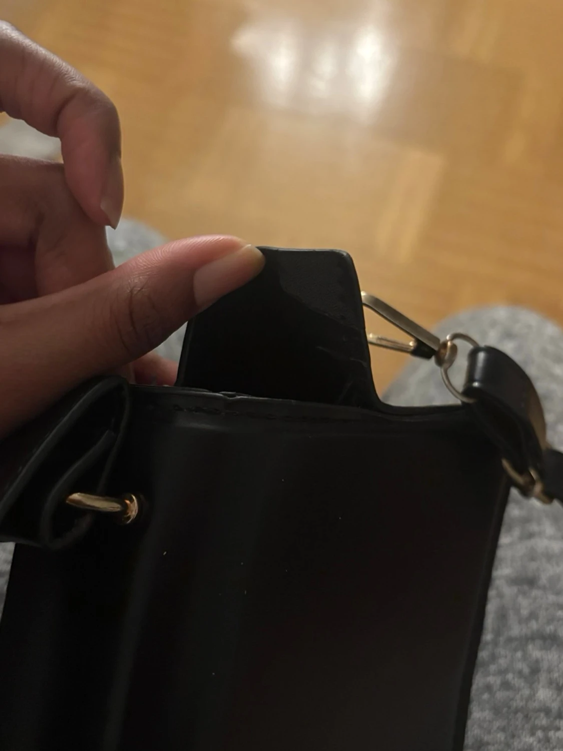 Svart axelväska i skinn - 1