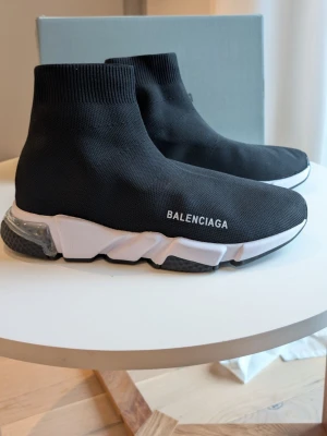 BB skor  - Helt nya BB skor, storlek 43-45 finns att välja mellan, riktigt skön sko som passar alla stilar. Box medföljer