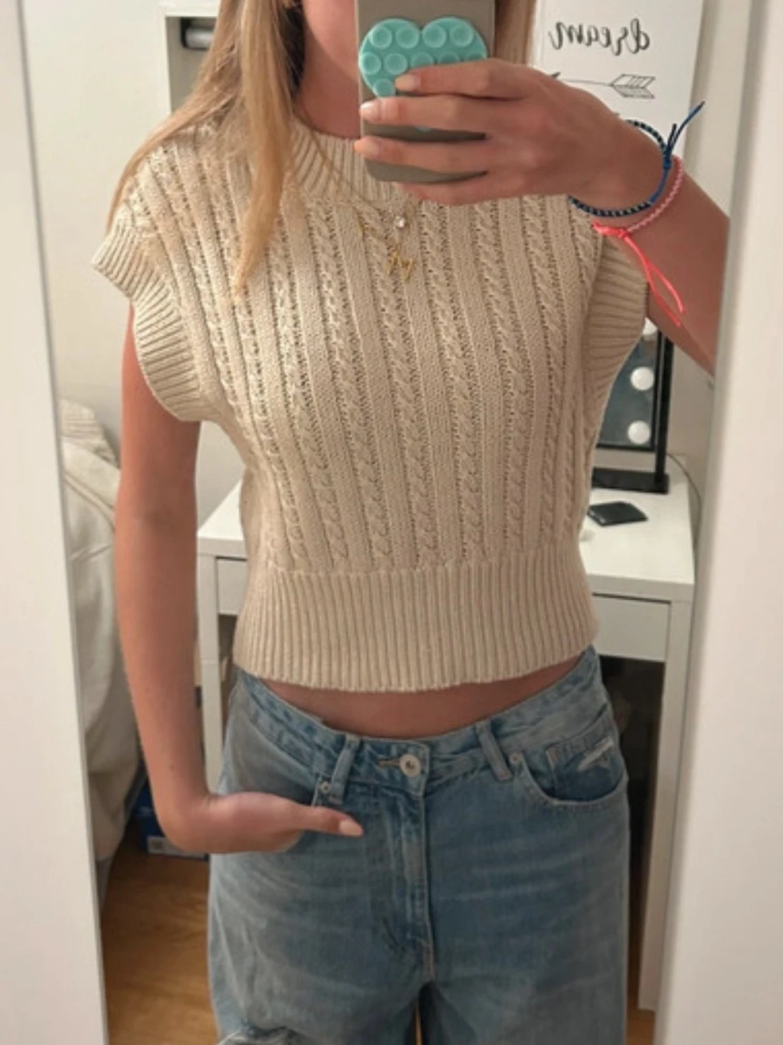 Beige kabelstickad ärmlös topp