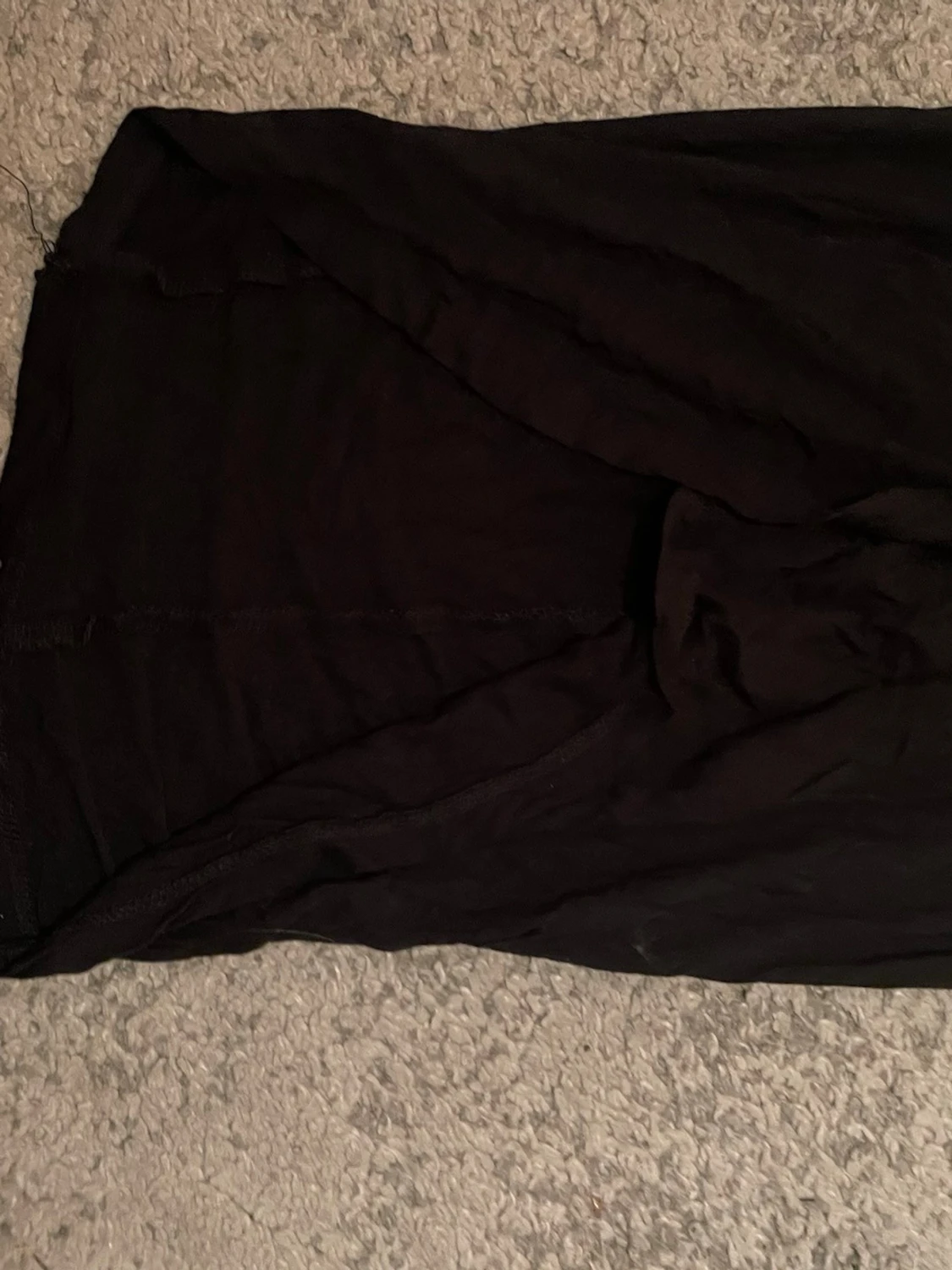 Svart långkjol i tunn polyester - 3