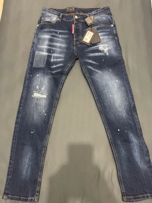 Jeans från D2 - Tjena folket! Har riktigt sköna jeans som är verkligen topp kvalitet och håller med dig i flera år🔥 Om det är fler frågor ni har så är det bara kontakta oss😉