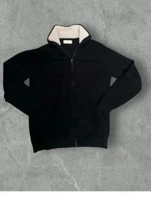 2 tröjor - 2 tröjor i storlek 146/152