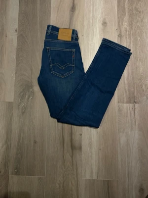 Mörk blå replay jeans  - Snygga mörkblå replay jeans