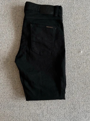 Nudie jeans Lean Dean  - Ett par riktigt fina nudie jeans i den mycket eftertraktade modellen Lean Dean, sparsamt använda under en kort tid och i mycket fint skick! Skriv vid eventuella funderingar!! W33, L30!