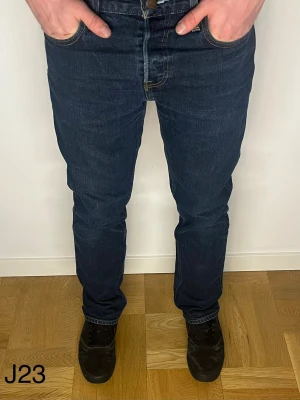 Mörkblå Hollister Jeans  - Mörkblå Hollister Jeans med storlek W30 L30. Hör av er kring minsta funderingar!