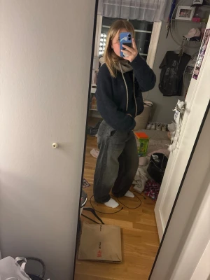 baggy jeans bershka  - Baggy jeans from bershka!! Very trendy, a small color spot but not really visible. Otherwise in a very good condition