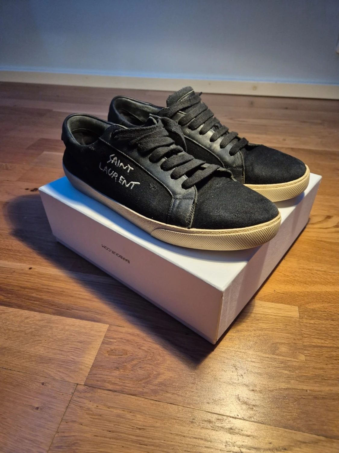 Svarta Saint Laurent sneakers