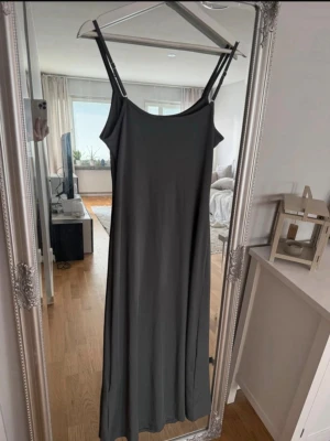 Långklänning - Enkel långklänning som aldrig är använd 🌸