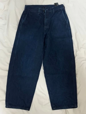 Raw denim Uniqlo small - Wide tapered Jeans. Raw denim Uniqlo. Strlk Small kondition 9.5/10. 