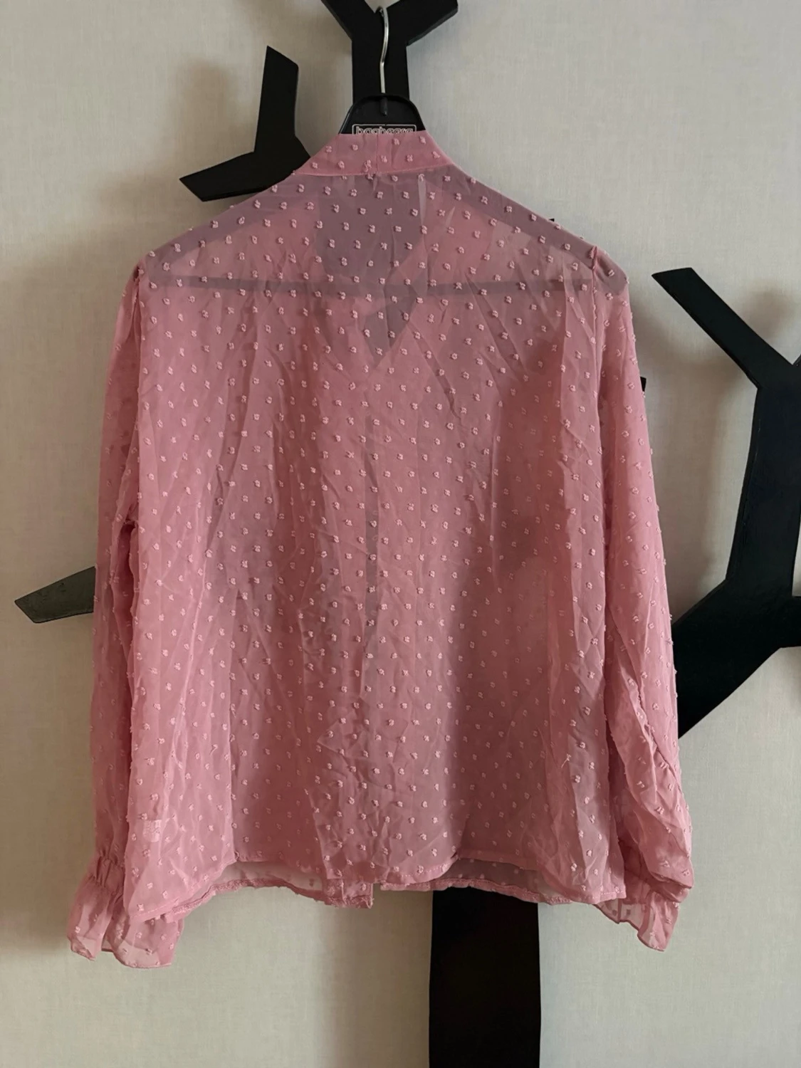 Rosa prickig blus med knytband - 1