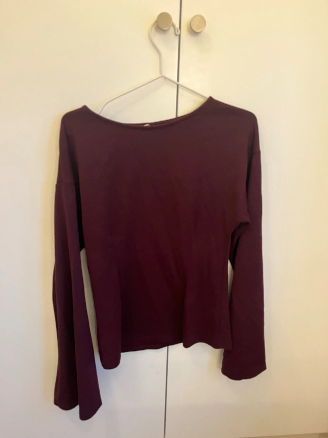 Mörkröd långärmad topp