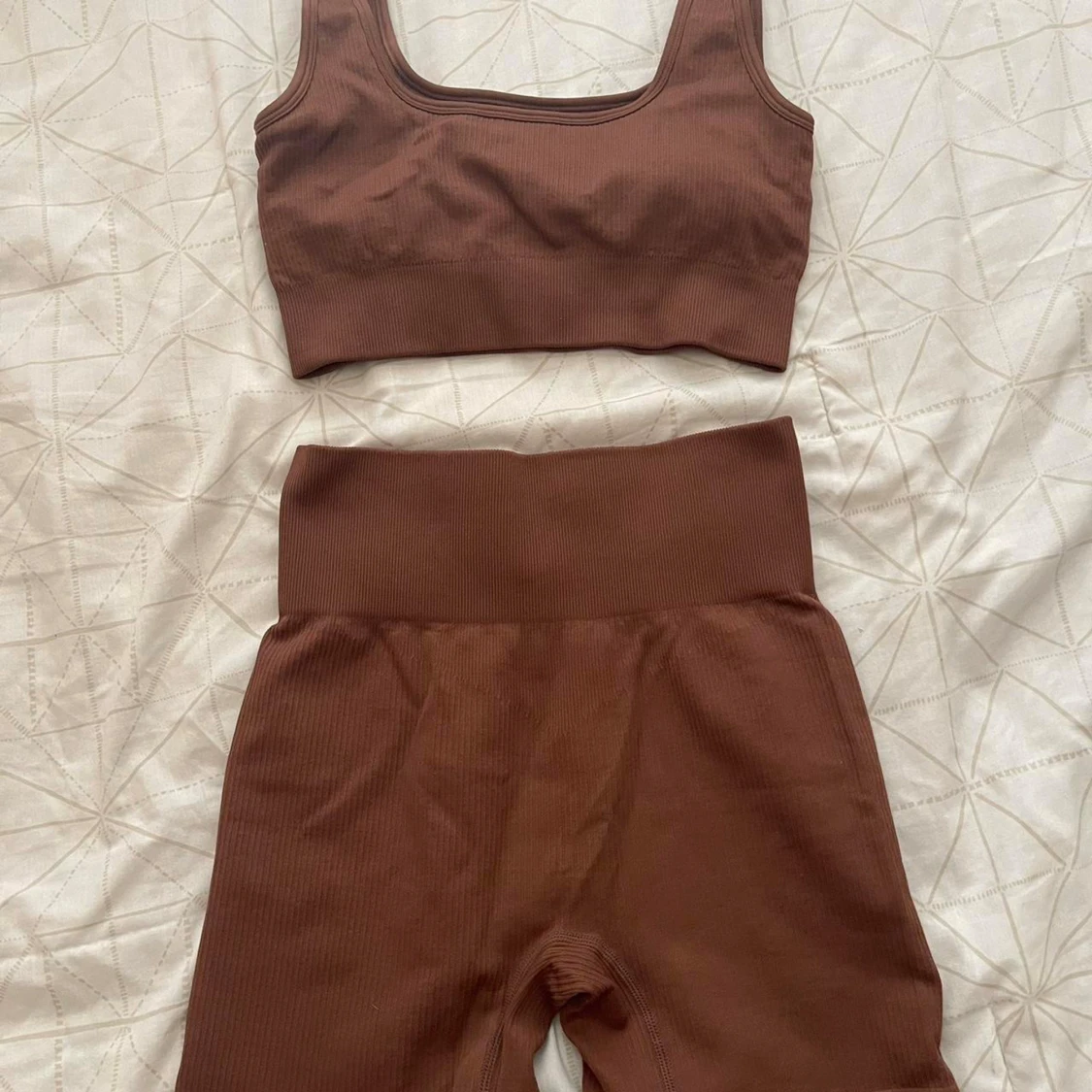 Bruna ribbade träningstights shorts