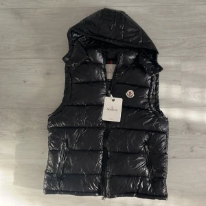Moncler black vest - Size M