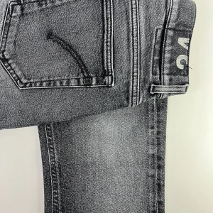 Dondup Ritchie Jeans - Storlek 34. Skick 9/10. Pris 1199:-