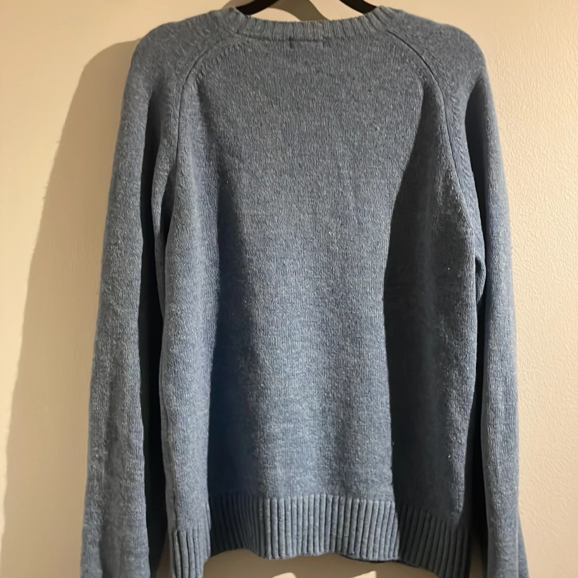 Blå stickad tröja från Uniqlo - 1