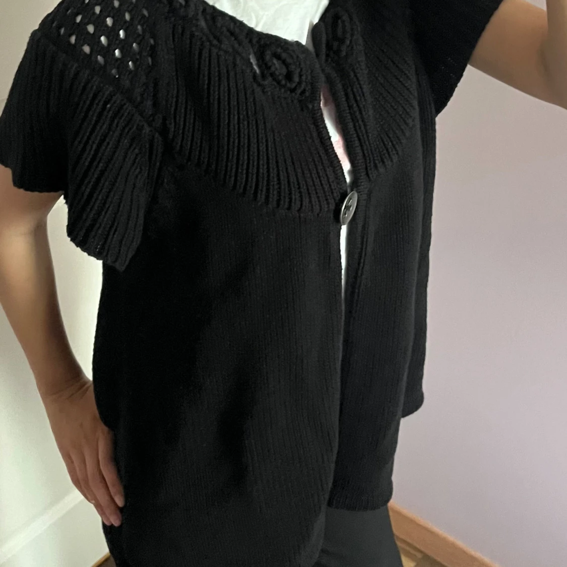 Svart stickad kofta från BySia
