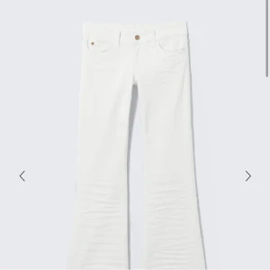 Vita cheap Monday jeans helt slusålda  - Säljer dessa snygga cheap Monday jeans❤️ helt slutsålda ❤️lågmidjade
