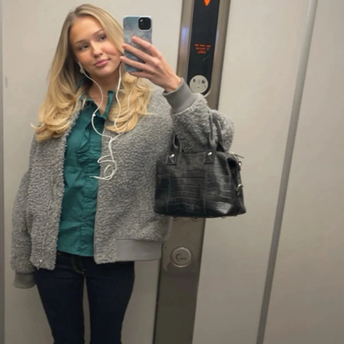 Grå teddy bomberjacka från H&M  - 1