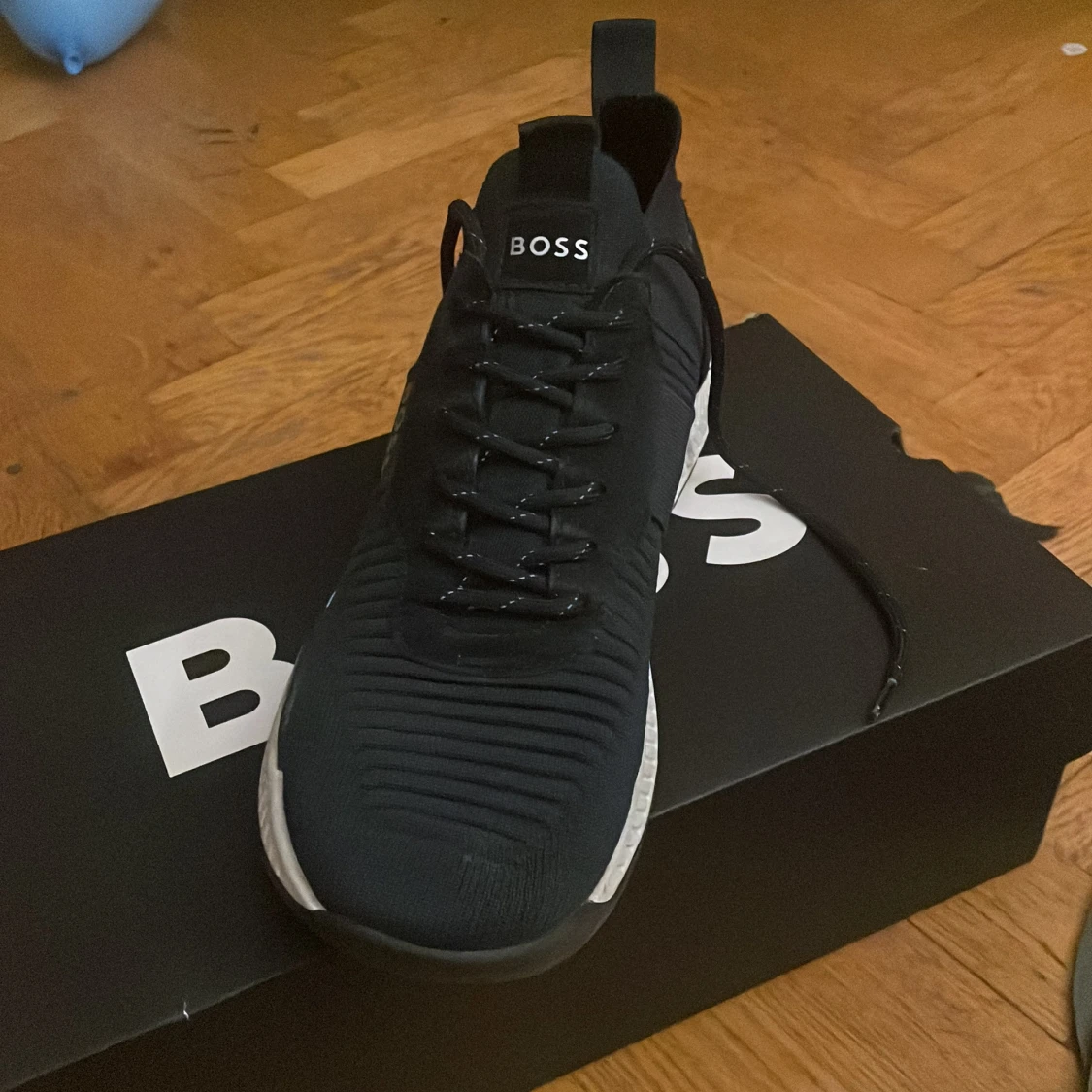Svarta sneakers från BOSS strl 43 - 1