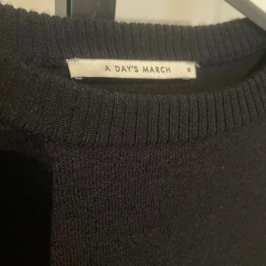 Svart stickad tröja från A Day's March - 3