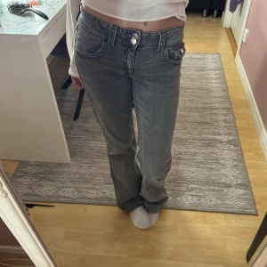 Bootcut jeans - Gråa bootcut från Gina, som helt nya! Storlek 170 / xs, S