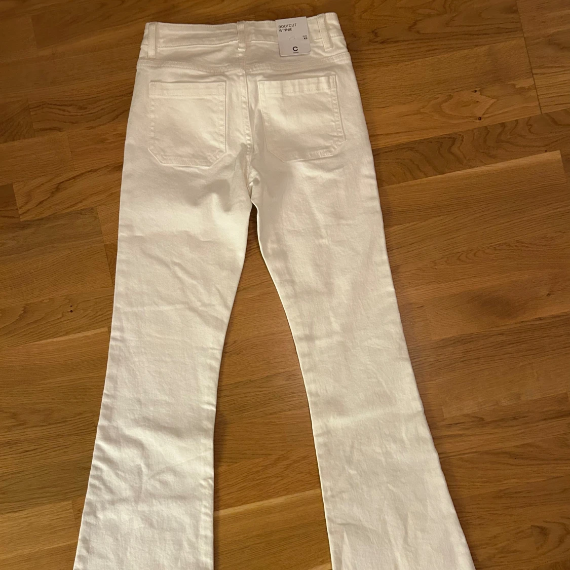 Nya Vita bootcut jeans Bootcut Winnie XS, mid waist i modell  - 2