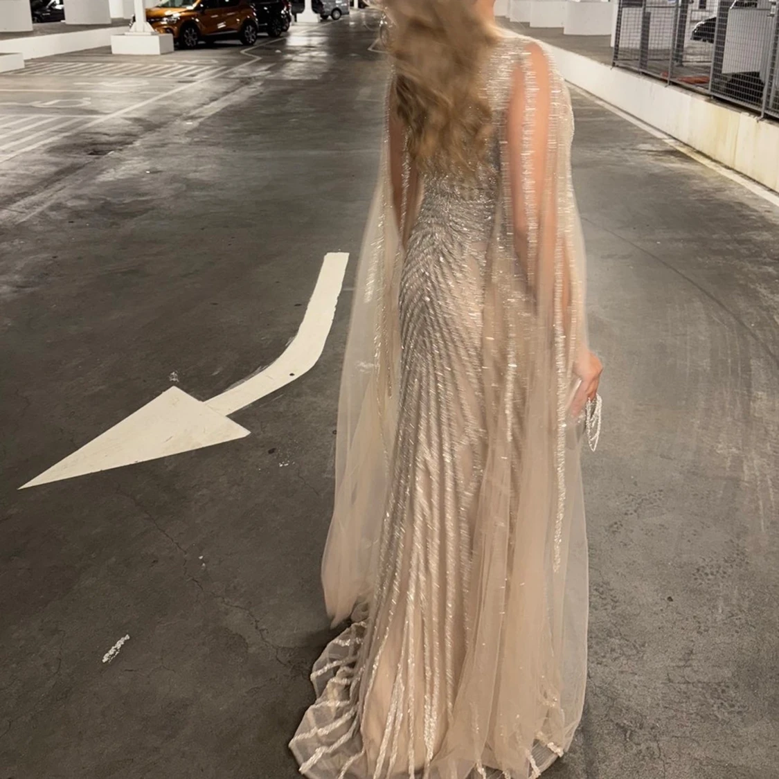 Champagnefärgad glittrig långklänning - 2