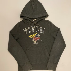 Vintage Abercrombie and fitch hoodie S - Grå/svart Vintage Abercrombie & fitch hoodie archive //  Storlek S //  Mycket bra skick //  Skriv vid minsta fråga eller fundering💯🤝