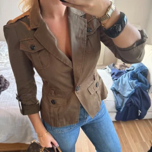 Jacka/kofta  - Så snygg topp perfekt till vardags eller fest❣️❣️❣️ 